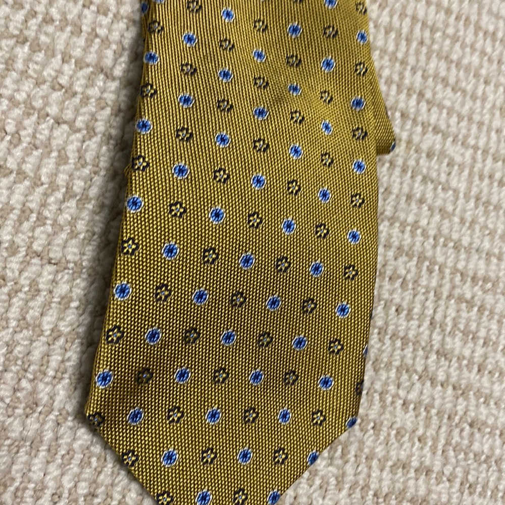 Brooks Brothers gold tie